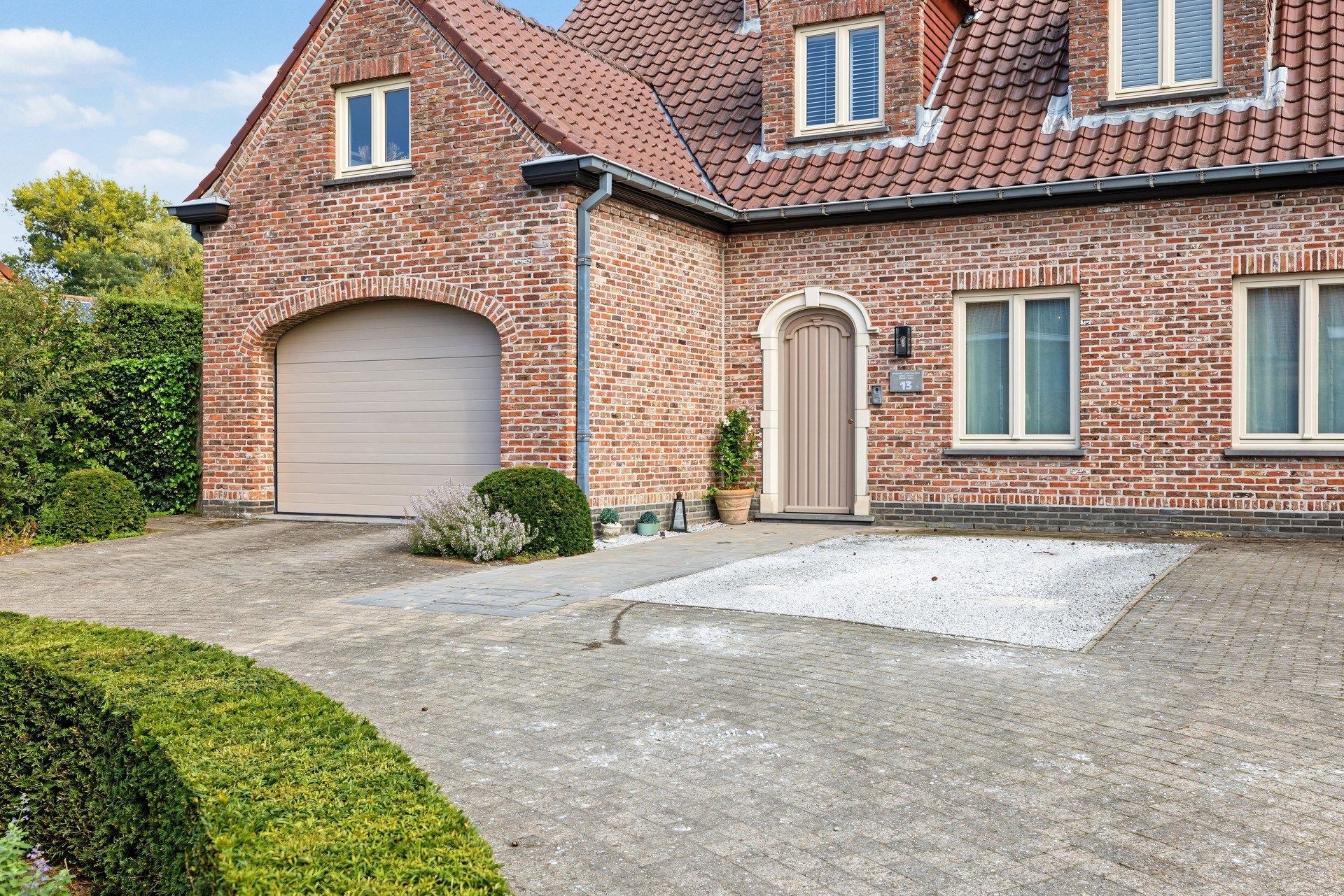 Ruime gezinswoning in klassiek landelijke stijl met aanpalende werkplaats van ca. 435m² - foto 4