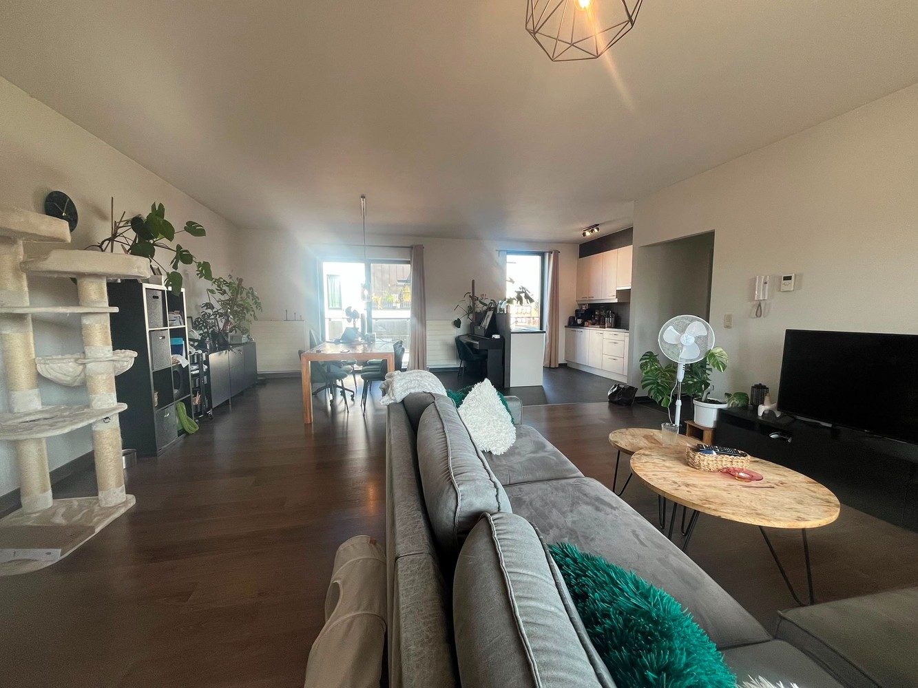 🏡 Gezellig appartement op de eerste verdieping met 2 slaapkamers en een ruim, grotendeels overdekt terras. Centrum. - foto 5