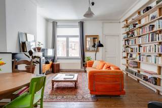LICHT, KARAKTER EN URBAN FLAIR IN DE DANSAERTWIJKOp de derde verdieping van een kleinschalig gebouw in de Antoine Dansaertstraat bevindt zich dit...