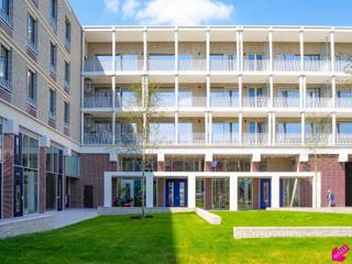 De handelsruimten in het nieuwbouwproject "Falconhoven" worden casco - gesloten ruwbouw- opgeleverd. Het etalageraam en inkomdeur zijn...