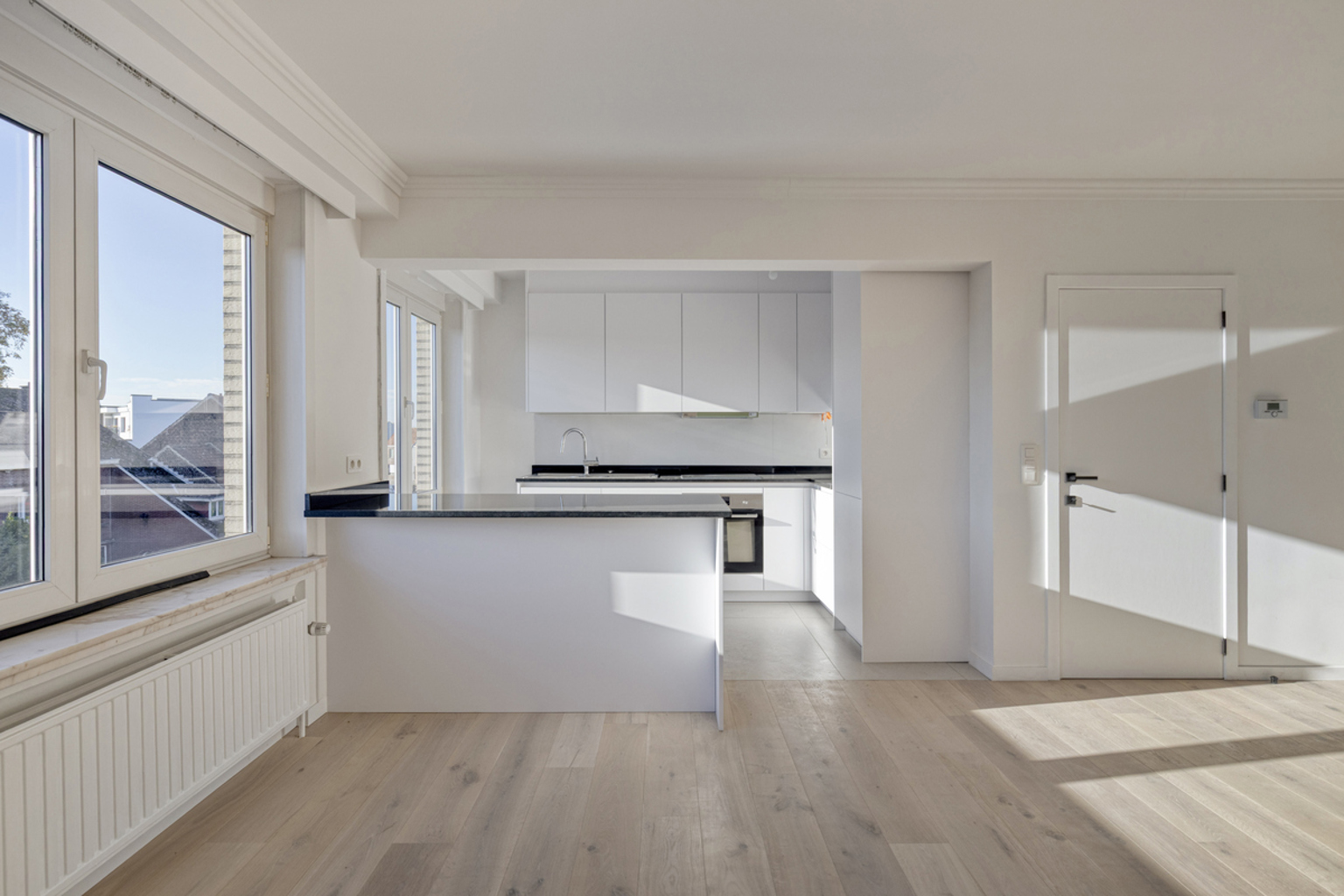 Volledig gerenoveerd en instapklaar 2 slaapkamer appartement - foto 5