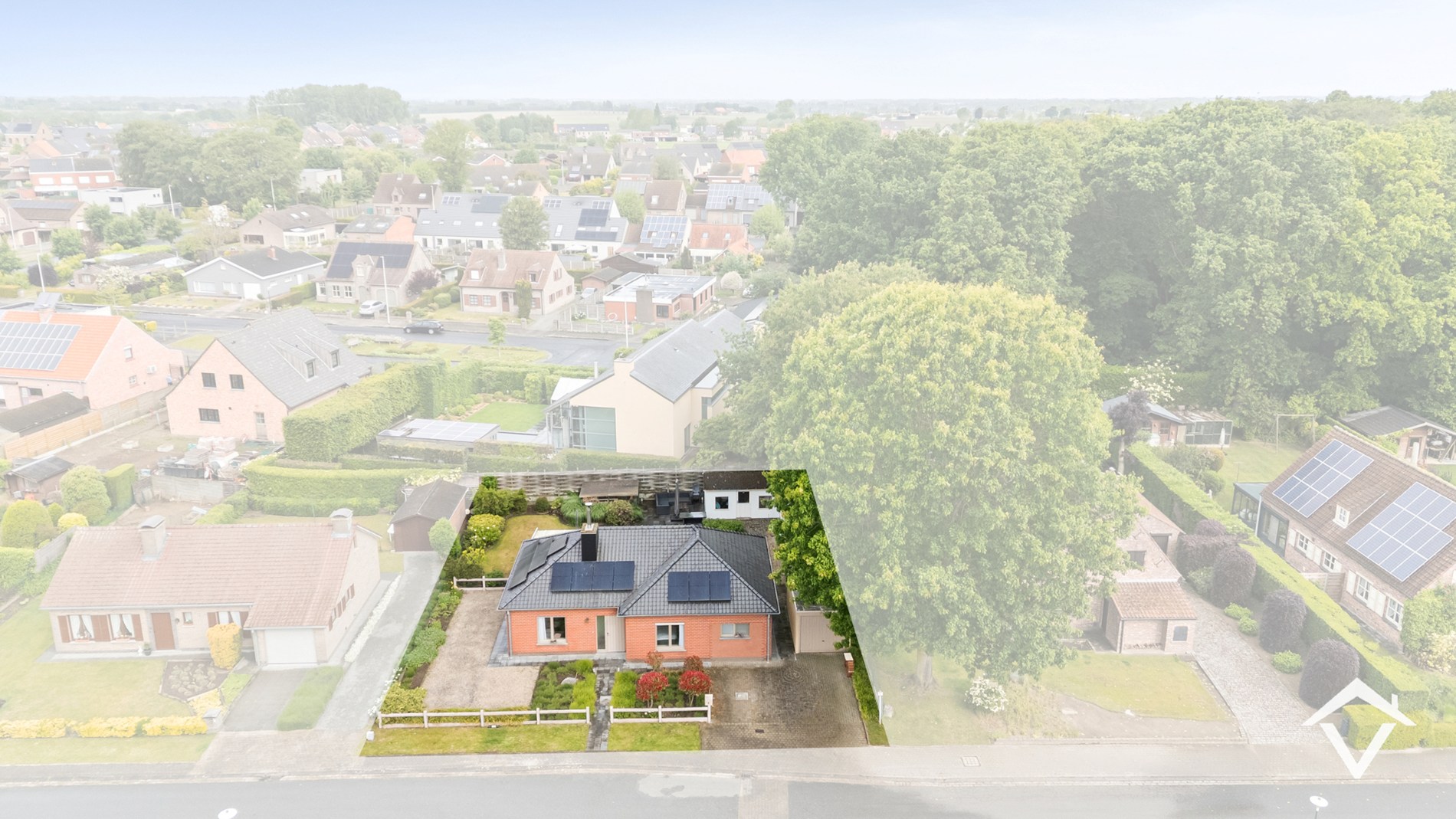 Te koop Alleenstaande woning met 3 slaapkamers en garage centraal gelegen te Wijnendale - foto 3