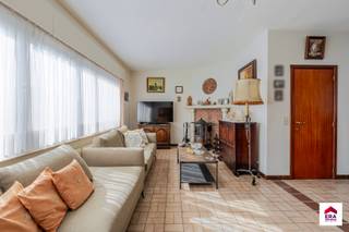 In een rustige, doodlopende straat nabij de vaart en mooie wandelroutes, vinden we deze verrassend ruime bel-etagewoning met maar liefst...