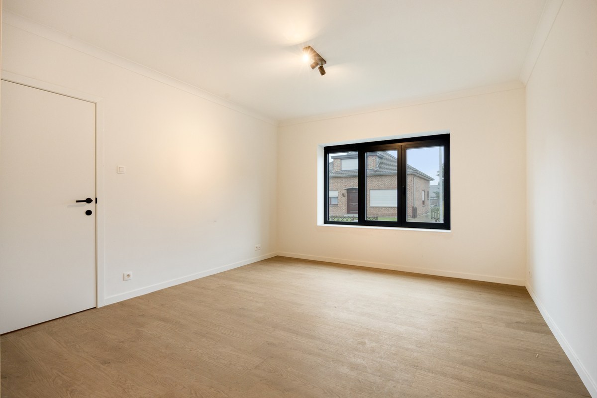 Volledig gerenoveerde halfopen bebouwing met 3 slaapkamers, tuin, terras en garage in Kumtich! – EPC 95 kWh/m² - bewoonbare opp. 153 m² - foto 4