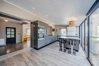 Ontdek in Orp-le-Grand dit huis met 4 gevels vol potentieel, ideaal gelegen op 15 rue du Château Rose. Het ontwikkelt een woonoppervlakte van 191...