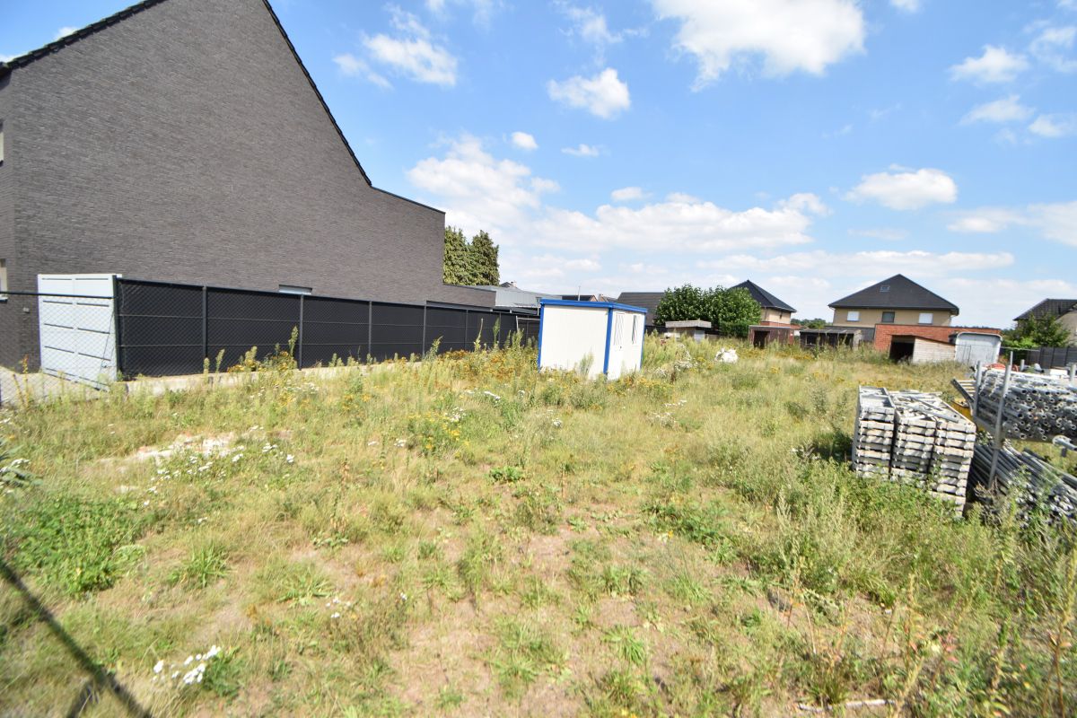 Bouwgrond voor half open bebouwing nabij het centrum van Tielen. - foto 5