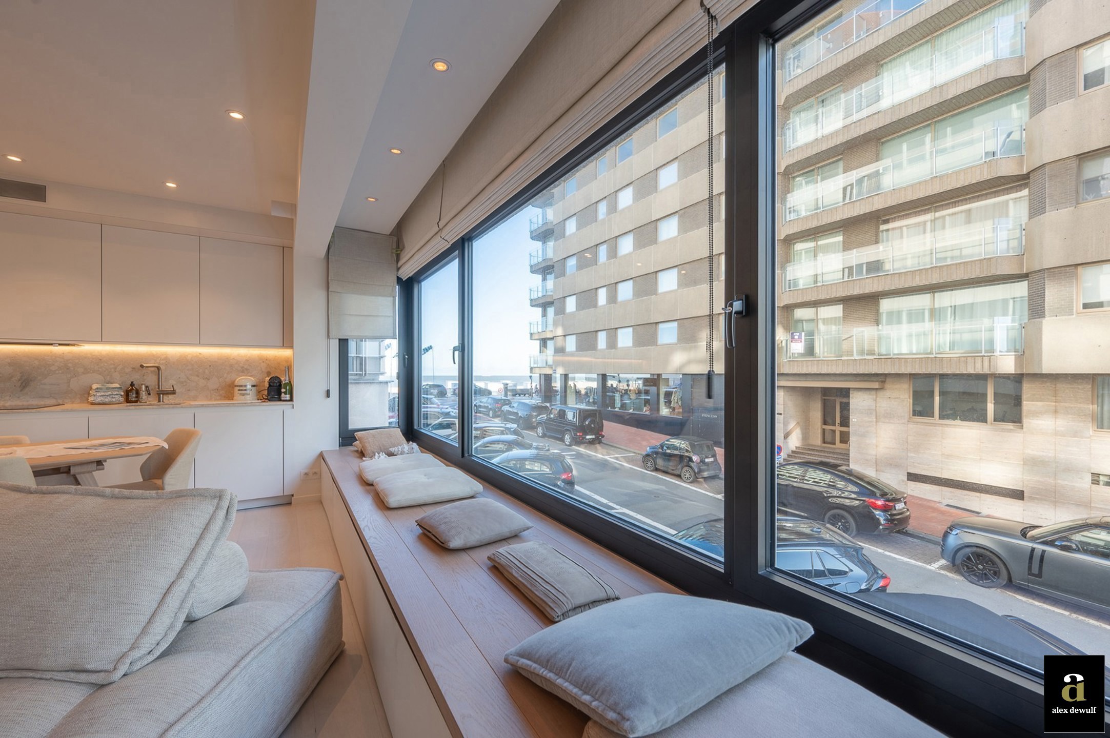 Fantastisch gerenoveerd appartement met zijdelings zeezicht in hartje Zoute. - foto 4