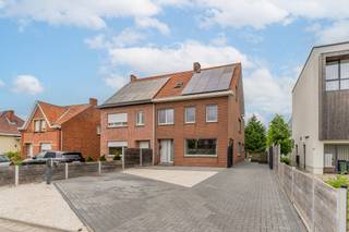 Deze charmante woning werd zeer stevig gebouwd met kwaliteitsmaterialen en door de jaren heen met liefde onderhouden en kreeg in 2024 nog...