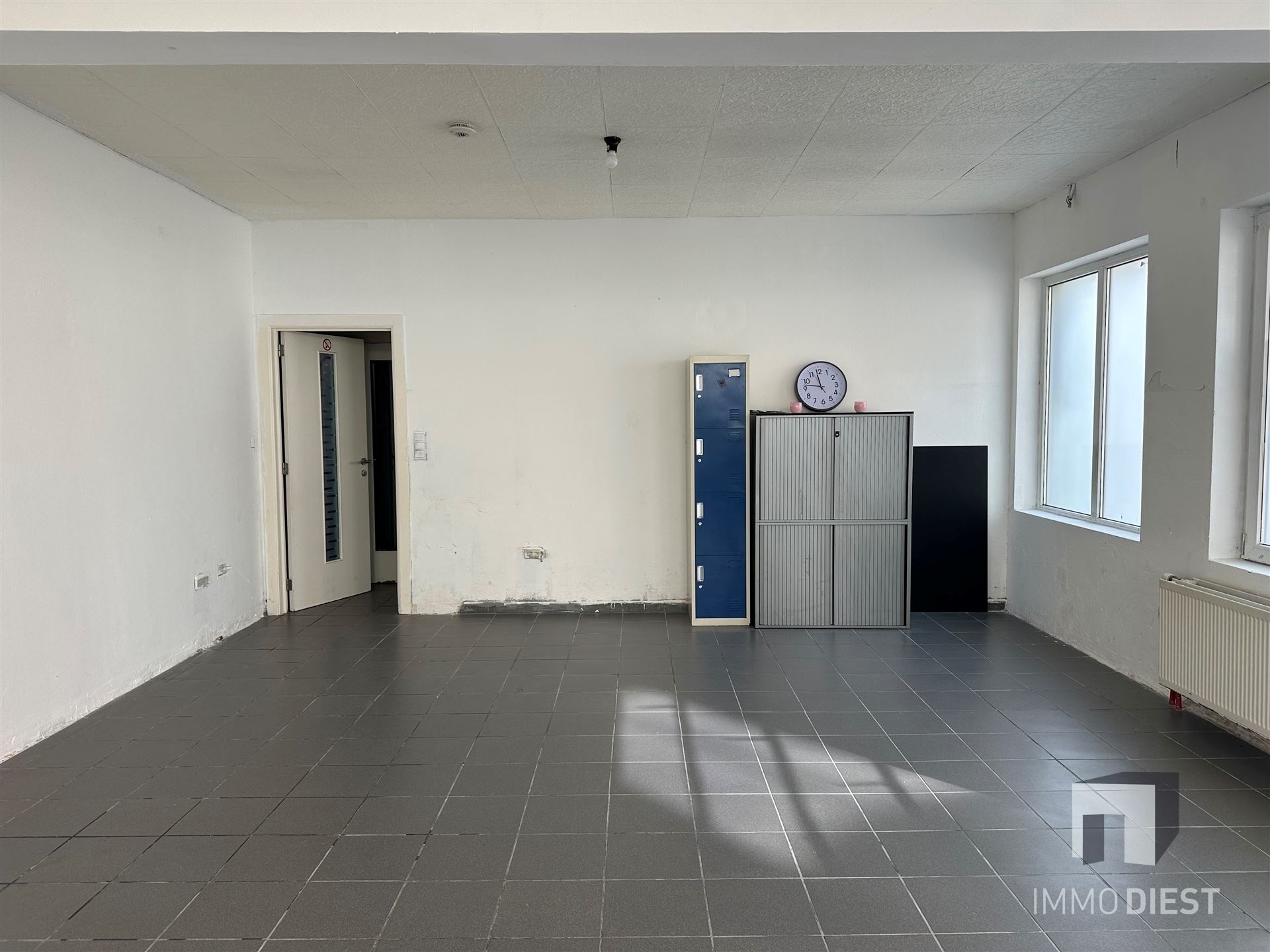 Handelsgelijkvloers met woonst en garages - foto 5