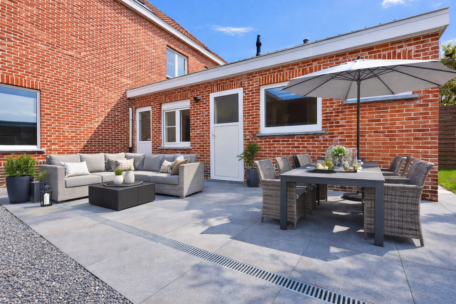 Half-open gerenoveerde woning met 4 slpk, tuin, garage voor 387.000 EUR  - foto 2