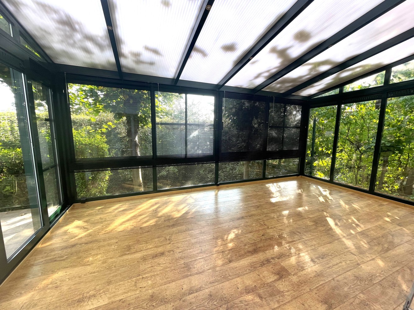 Villa avec jardin ensoleillé dans un quartier calme - photo 5