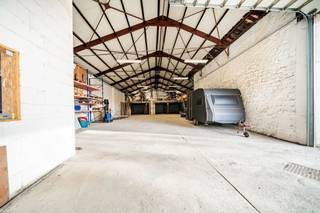 WE INVEST Sud-Luxembourg presents this versatile warehouse, ideally located in Arlon, just a few minutes from the motorways to Luxembourg.A strategic...