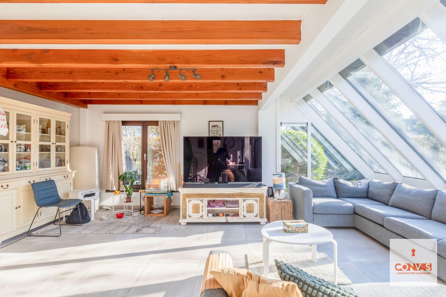 Villa met ruime tuin en vier slaapkamers - foto 3