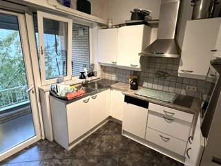 In een rustige, residentiële straat in het hart van Ronse ligt dit charmante appartement op de tweede verdieping van een verzorgd gebouw met slechts...