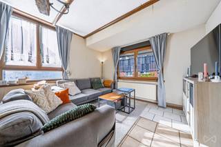 <span>We Invest Liège is pleased to present this house located at Rue Haute 122, 4000 Liège, in a quiet residential area close to all amenities. With 149 m² of living space, a large south-west facing terrace and a garage, it offers generous volumes and real potential for a family ready to give it a fresh touch. On the ground floor, an entrance porch leads to a bright 31 m² living room with exposed beams. It opens onto an 18 m² fitted kitchen (multifunction oven, microwave, gas hob, extractor hood) with direct access to the terrace. A bathroom with bathtub and toilet, as well as a 14 m² laundry room with high ceilings and access to the terrace, complete this level. The first floor offers three bedrooms of 14, 13 and 13 m², along with a 5 m² dressing room. On the second floor, a 19 m² converted attic and an additional 7 m² space can be used as an office, a playroom or an extra bedroom, depending on your needs. Outside, the 94 m² paved terrace facing south-west is a real asset for enjoying sunny days. In the basement, a garage of approximately 20 m² provides parking for one vehicle. Technical features: central heating on mains gas (balanced flue boiler), double glazed windows, dual rate electricity meter, tiled roof and brick facade in good condition. The property requires some refreshing, giving you the opportunity to make it your own. Plot of 200 m². Cadastral income: €745. Location: bus stop 170 m away, Les Érables primary school approximately 300 m away, MontLégia Clinic 1.1 km away, train station 1.7 km away and motorway access 3 km away. EPC E (383 kWh/m².year), total theoretical consumption of 57,125 kWh/year, CO2 emissions of 70 kg/m².year, unique code 20260506004942. Price: €219,000. Interested? Contact Lucas on +32 479 76 60 97 or by email at lucas.detraux@weinvest.be to arrange a viewing.</span>