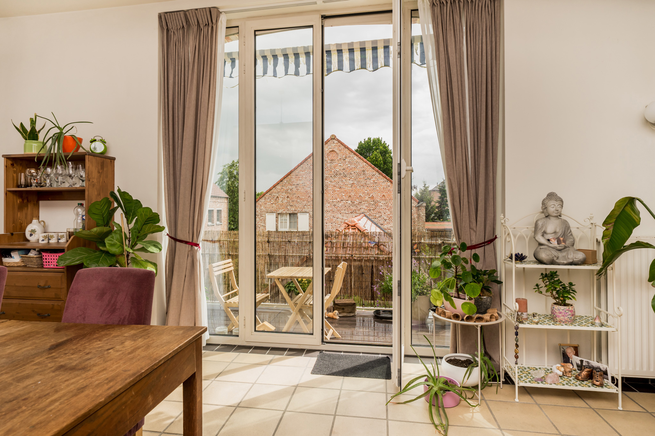 Ruim twee slaapkamer appartement in herenwoning in Hingene centrum. - foto 4