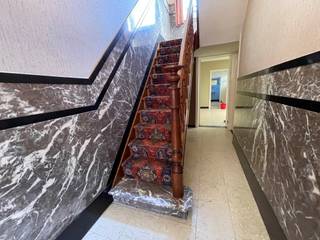 CHARMANTE RENOVATIEWONING met veel potentieel op CENTRALE LIGGING nabij 't Perretje en het Daverlopark. Indeling: inkomhal, leefruimte,...