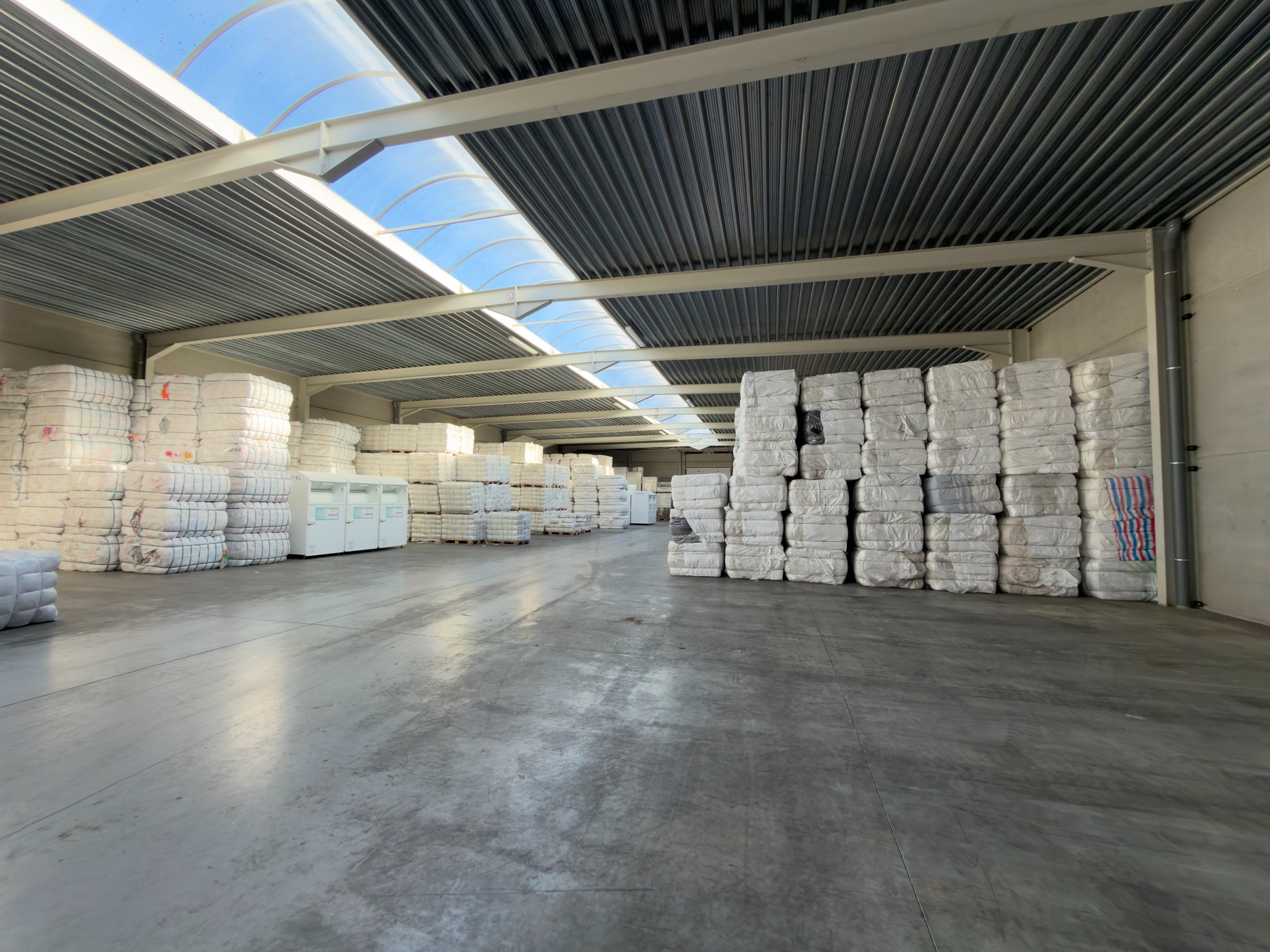 Bedrijfsgebouwen 3.150m² op een perceel van 6.021m² in de IZ te Deinze - foto 4