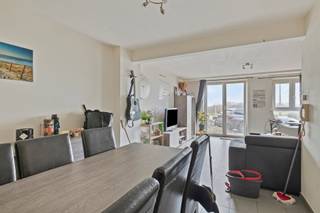 Dit instapklare gelijkvloers appartement beschikt over een lichtrijke leefruimte met open keuken, een badkamer, 2 slaapkamers en een ruime...