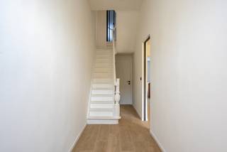 Bent u op zoek naar een zeer ruime, smaakvol gerenoveerde woning op een gunstige ligging in Ekeren? Dan is deze instapklare woning zeker een...