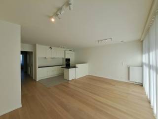 Prachtig en lichtrijk nieuwbouw-appartement op de 3de verdieping met zonnig terras voorzien van uitzicht op het groen. <br /><br />Indeling: inkomhal met apart toilet, ruime berging, badkamer met douche en lavabo, 2 slaapkamers, woonkamer met open keuken en prachtig zonneterras (voorzien van zonnewering). verdieping -1: Individuele kelder, 1 autostaanplaats en gemeenschappelijke fietsenstalling. <br /><br />Het appartement is eveneens voorzien van gordijnen en verlichting. Vlakbij de Vaartkom, het station en centrum Leuven! Beschikbaar vanaf 1 januari 2026! Huurprijs: 1390 euro/maand +110 euro gemeenschappelijke kosten + individueel verbruik. Dit is een energiezuinig appartement! Meer info? claudia@immogve.be of 016/56.56.14