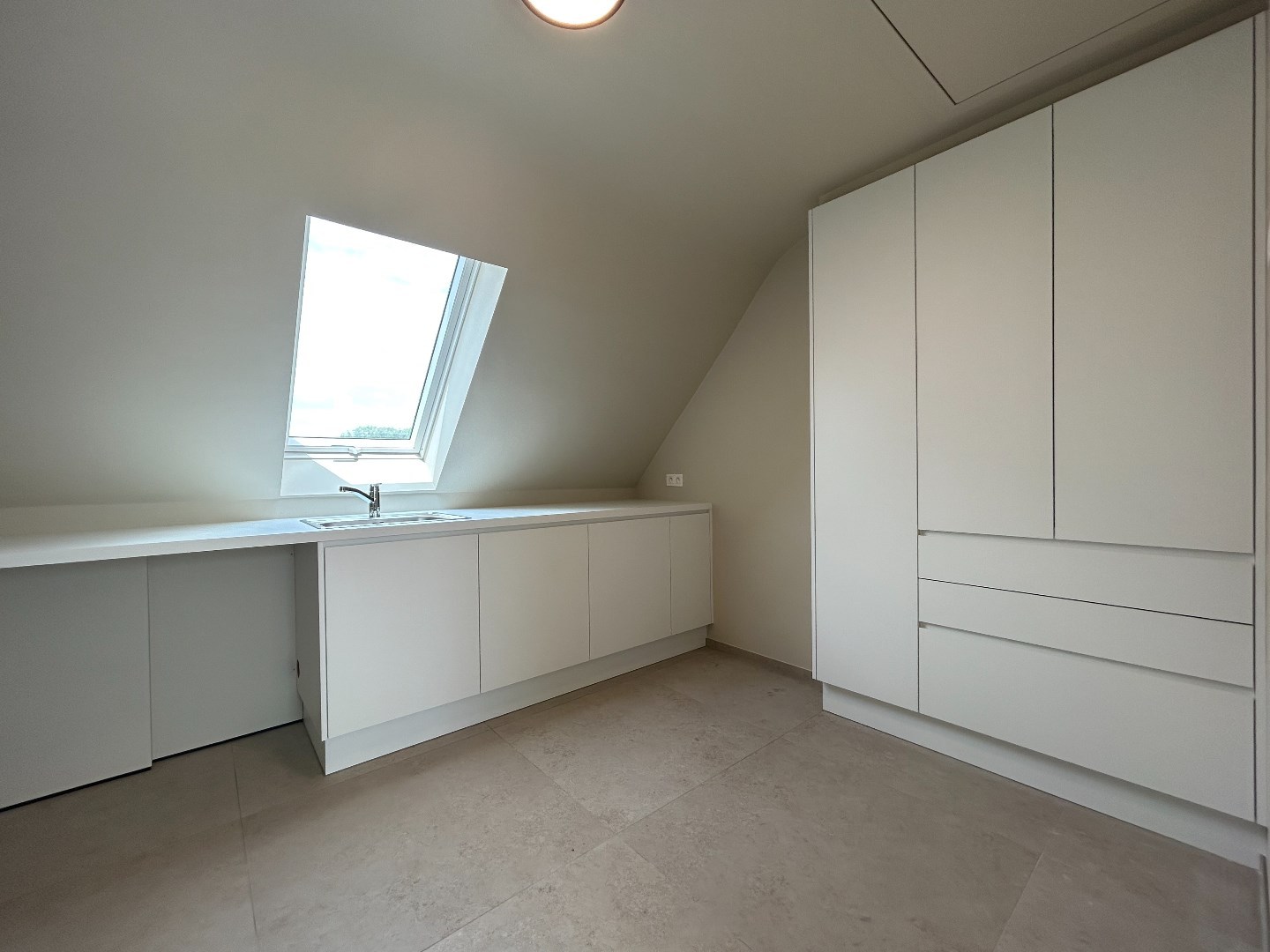 Prachtig dakappartement met 2 slaapkamers, nabij de markt van Geel! - foto 4