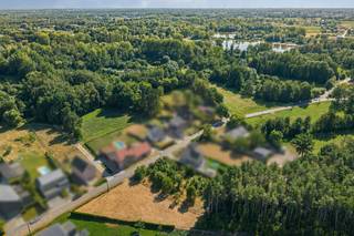 Deze uniek gelegen bouwgrond is geschikt voor een open bebouwing en heeft een straatbreedte van maar liefst 30 meter. De rustige, landelijke ligging met een goede verbinding naar het centrum van Geel en omliggende gemeenten maken van deze bouwgrond de ideale plaats om uw thuis te bouwen.<br /><br />Kenmerken:<br />- Totale oppervlakte 1.515 m²<br />- Perceelbreedte: 30 m<br />- Perceeldiepte: 50 m<br />- Gevelbreedte: 18 m<br />- Bouwdiepte: 20 m<br />- Bestemming: woongebied met landelijk karakter<br /><br />Het perceel leent zich perfect voor het bouwen van een ruime villa.<br /><br />Voor meer informatie over de mogelijkheden bij dit perceel bent u altijd welkom op ons kantoor of kan u ons steeds bereiken via info@vastengoed.be of 014 72 73 74.<br /><br />Wenst u een gratis schatting van uw eigendom? Contacteer ons vrijblijvend voor een afspraak!