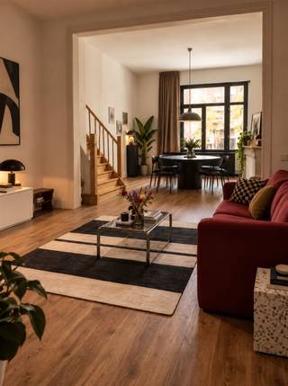<p>Dit prachtig triplex appartement bevindt zich in het nieuwe bruisende 2060 Antwerpen nabij het station.<br />Namelijk in de Osystraat omgeven met bomen en vernieuwde fietspaden.</p><p><br />Een stijlvol appartement van 75m2 met hoge plafonds en warme houten authentieke vloeren.</p><p>De karaktervolle leefruimte, het hart van het appartement, geeft je een warm ‘ statig herenhuis’ gevoel.<br />De grote raampartijen brengen de gezelligheid van het straatbeeld in huis. <br />De moderne keuken beneden is voorzien van alle nodige faciliteiten, inductie kookplaat, dampkap, oven en ijskast met diepvries. <br />De vernieuwde badkamer is voorzien van een inloopdouche met zwarte tegels, lavabo en toilet. <br />De slaapkamer met dressing heeft grote raampartijen met veel natuurlijk licht. </p><p><br />De Osystraat bevindt zich nabij het station en centrum. Het is een unieke kans om je eigen thuis te hebben naast het bruisende citylife van Antwerpen. <br />Openbaar vervoer en scholen zijn op wandel en fietsafstand. </p><p><br />Dit stijlvol appartement maakt deel uit van een authentiek gebouw met 13 appartementen en 3 ateliers waarvan reeds 60 procent is verkocht! Rechtstreeks te koop van eigenaar.</p><p><br />Dit kan jou prachtige thuis worden! Voor meer info en een bezoek :0456 83 87 68<br /> </p>