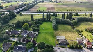 Op deze grond uw droomwoning bouwen?LIGGING:Deze grond is gelegen in een rustige omgeving vlakbij de dorpskern van Landegem.Openbaar vervoer, scholen...