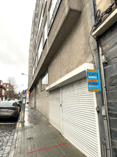 Afgesloten ondergrondse kleine garage op TOP ligging te Kortrijk via EXPERT-IMMO - photo 1