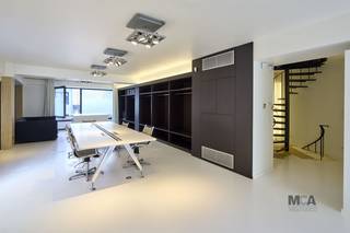 Rustig en stijlvol werken in hartje HasseltUniek kantoor op 2e verdieping, gelegen boven Eggersmann Keukens waarvan de opening eind 2025 gepland...