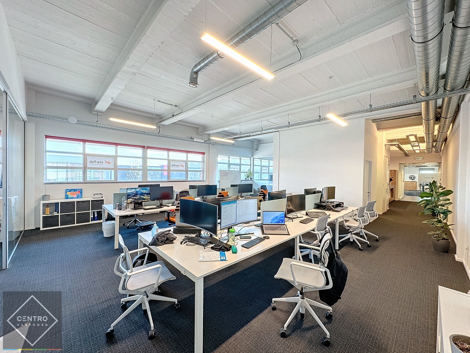 Instapklare KANTOORRUIMTE (217m²) voorzien van alle comfort (databekabeling, airco,...) en ruime parkeergelegenheid. Vlot bereikbaar via Expresweg van Brugge! - foto 5