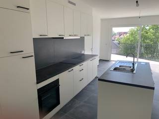 Dit energiezuinige appartement in de Moerstraat is volledig conform en combineert een praktische indeling met alle comfort voor modern wonen.Bij het...