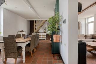 Ontdek deze voormalige hoeve, met zorg omgevormd tot een ruime gezinswoning vol charme en mogelijkheden. Gelegen op een mooi perceel met lange...