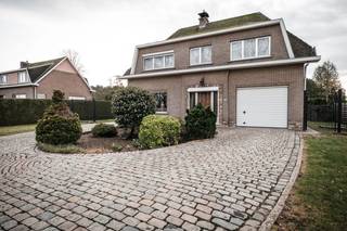 Deze karaktervolle te renoveren woning is gelegen langs de N10 te Begijnendijk. De woning biedt een ruim woonvolume en heeft een...