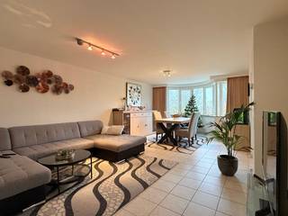 Dit ruim verzorgd appartement is ideaal gelegen nabij Centrum Brugge met een prachtig zicht op 't Stil Ende.Het appartement omvat: Inkomhal,...