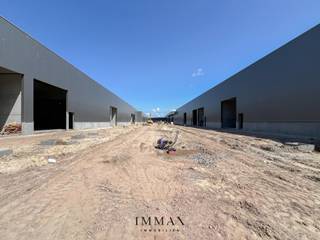 The newly developed business park Portis comprises 49 modern SME units, offering an ideal base for local businesses, start-ups, and small enterprises.<br /><br />Constructed using high-quality and environmentally friendly materials, the units meet the strictest standards for quality and sustainability. They also present an attractive investment opportunity, with the potential for a stable and appealing return of 3.3%.<br /><br />The units are delivered in a shell (casco) condition, giving the new owner full freedom to customise the layout to suit their specific needs and activities.<br /><br />Each unit is standardly equipped with: individual 10,000-litre rainwater tank - sanitary facilities - lighting fixtures - insulated sectional gate (4.5 m wide x 4.8 m high) with a separate access door - at least 2 private parking spaces - mailbox. Provisions for installing solar panels on the roof.<br /><br />- Strategic location – AA site with excellent accessibility<br />- Spacious maneuvering areas for trucks and trailers<br />- Turnkey-ready entities with flexible layout possibilities<br />- Durable concrete-paved roads (no asphalt)<br />- Generous loading and unloading zones<br />- Ample parking facilities<br />- Clear internal height of 6 metres<br /><br />For further information or a no-obligation visit, contact Céline on 0476 60 60 23 or email celine@immax.be