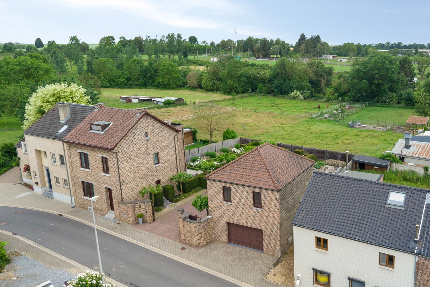 Karaktervolle woning met veelzijdig bijgebouw op idyllisch perceel in Mielen-Boven-Aalst (Gingelom) te koop! - foto 4