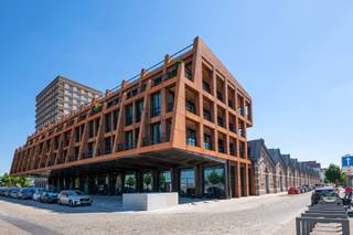 Dit instapklare splinternieuwe appartement bevindt zich op de tweede verdieping van het prestigieuze Montevideo Residence .De ruime inkomhal...