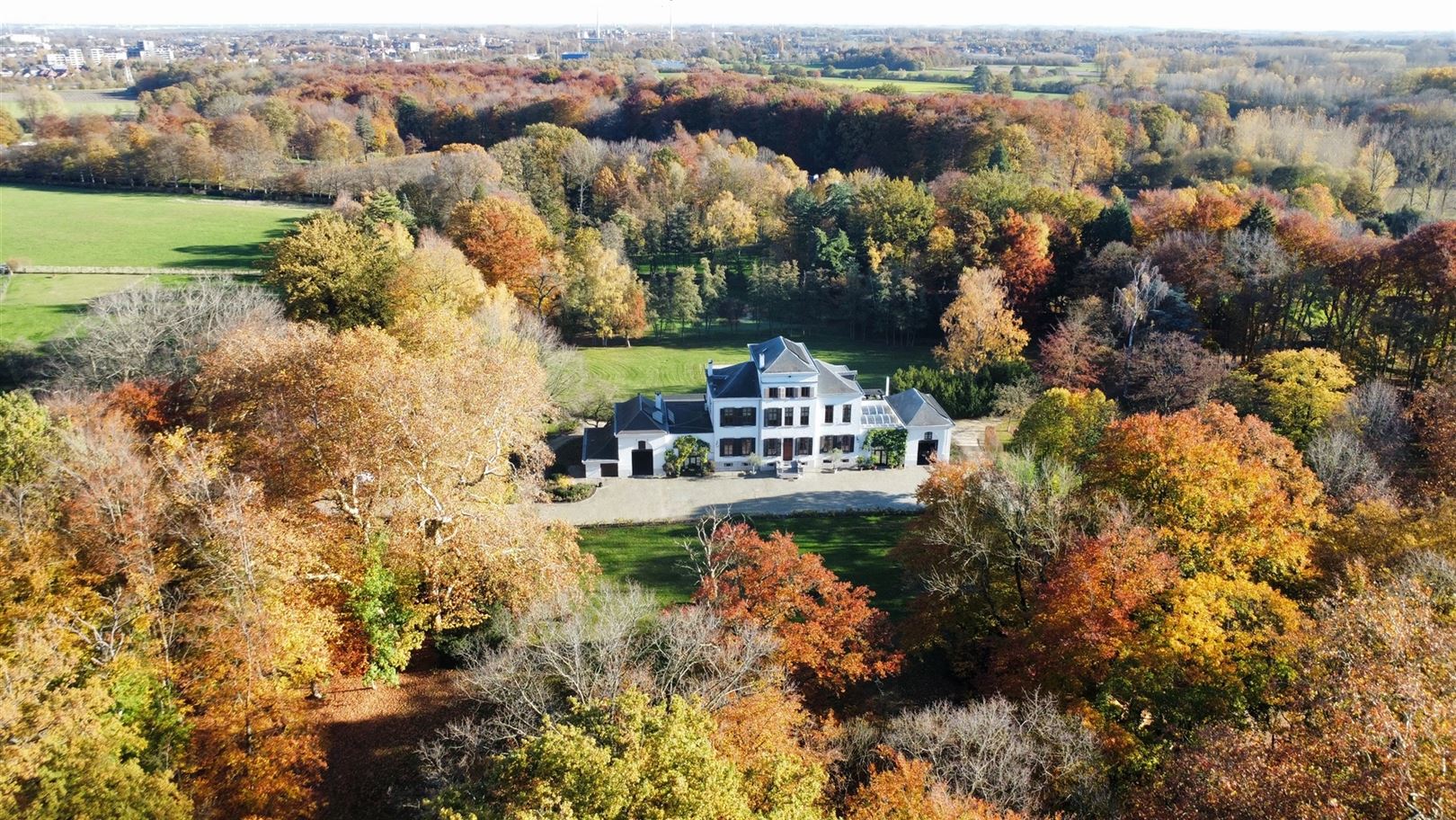Uniek kasteeldomein op ±7ha nabij het centrum van Hasselt - foto 1