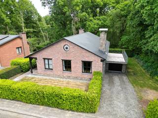 SOLIDE EN RUIME LAAGBOUWVILLA 280M² MET 3 SLAAPKAMERS, VOLLEDIGE ONDERKELDERING, GARAGE EN TUIN MET GROOT TERRASunieke, autoluwe en kindvriendelijke...