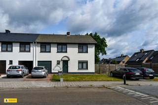 TE KOOP : Welkom in dit prachtige woonhuis in Turnhout, een uitstekende kans voor gezinnen die op zoek zijn naar ruimte, comfort en een fijne...