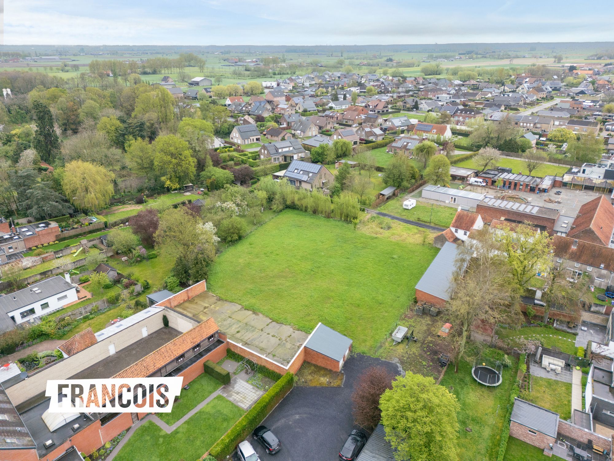 Uitzonderlijk riant perceel bouwgrond van + 1.500 m² in hartje Bassevelde - foto 4