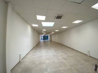 Ruime handels/kantoorruimte te huur in het centrum van Hoogstraten.Het eigendom omvat:-lichte ingerichte polyvalente...