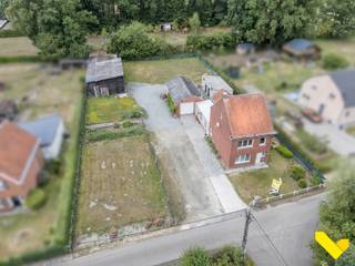 Te renoveren woning met veel potentieel op prachtig perceel in agrarisch gebied.Bent u op zoek naar een woning met karakter en toekomstmogelijkheden...