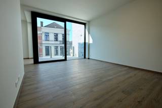 Welkom in dit knap afgewerkte nieuwbouwappartement, gelegen in de rustige Beukenbergweg in Tongeren op wandelafstand van zowel het centrum als...