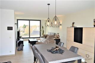 Een uniek dakappartement met twee slaapkamers in het hartje van Schilde. Dit luxueus dakappartement biedt alle comfort.Het is uitgerust met...