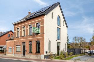 Verhuurde, gerenoveerde woning met drie slaapkamers, energielabel A (71kWh), 10 zonnepanelen en een tuin. De woning is verhuurd aan €1.479,50...