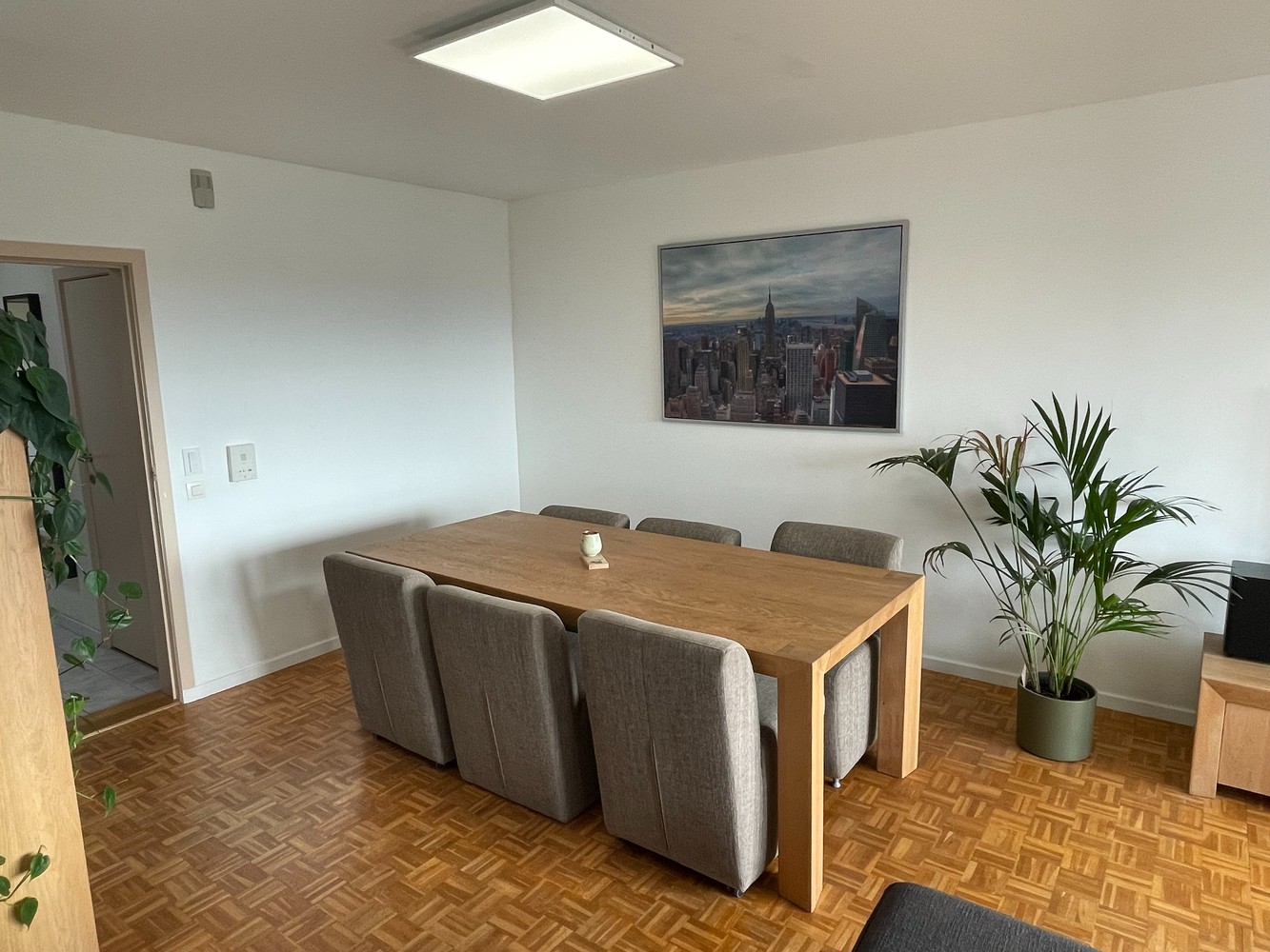 Instapklaar appartement met twee slaapkamers, garagebox en prachtig uitzicht - foto 4