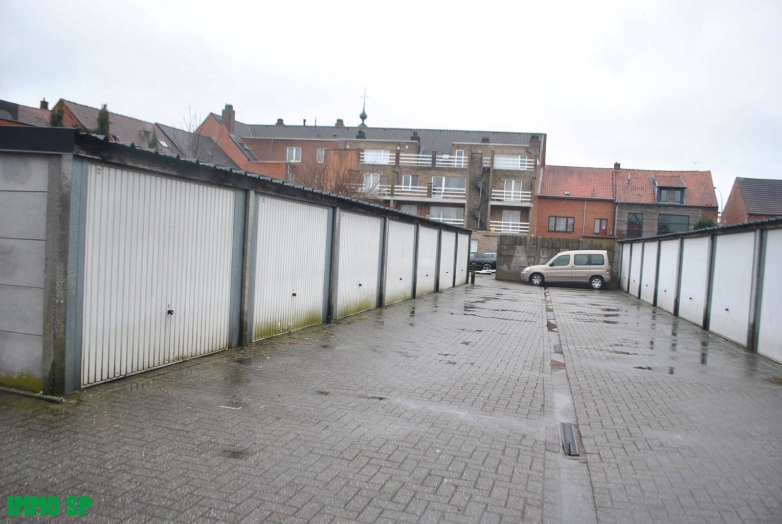 Afgesloten garage nabij het centrum van Geel.  - foto 3